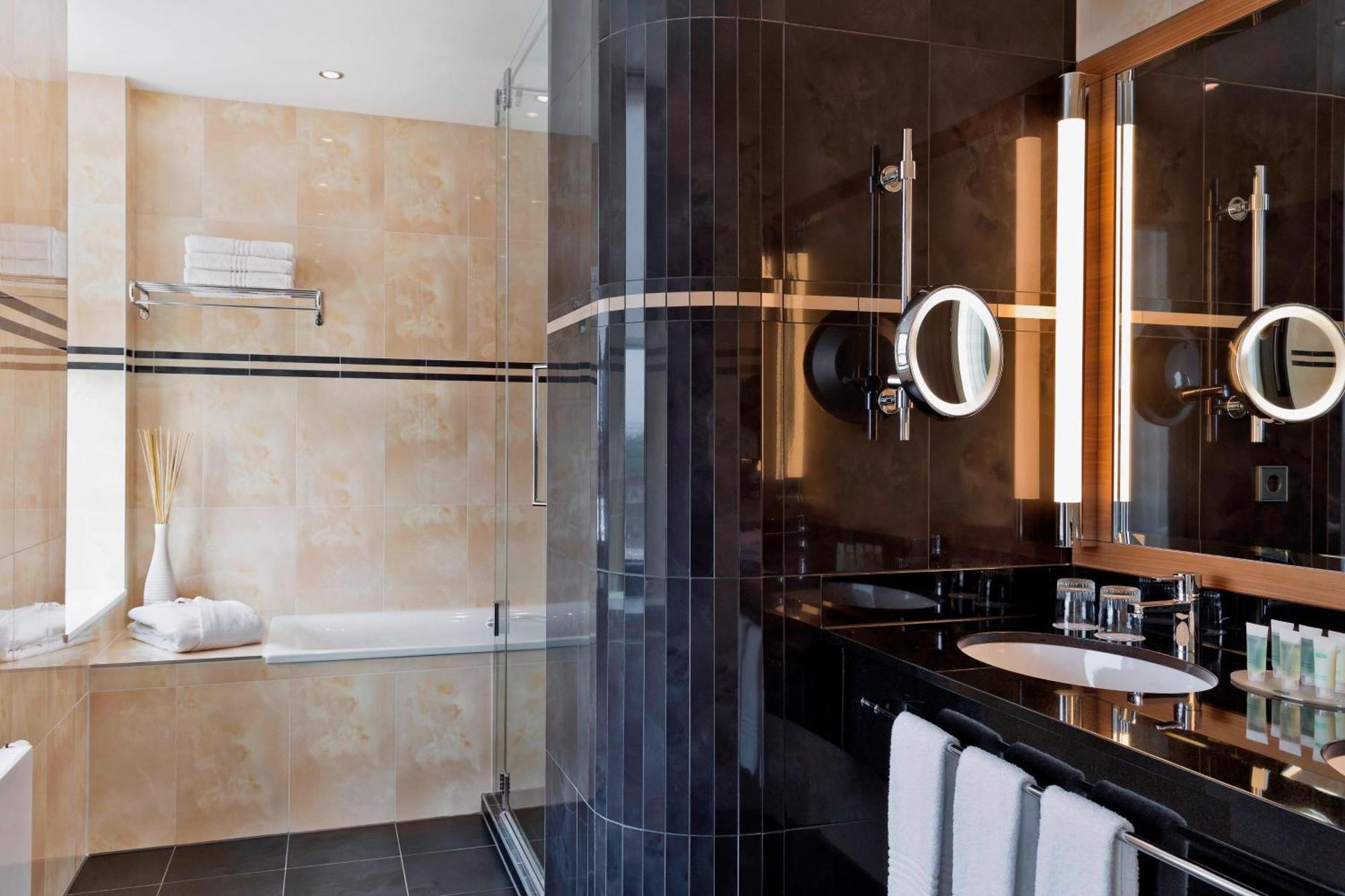 Courtyard By Marriott Vienna Prater/Messe Hotel Ngoại thất bức ảnh